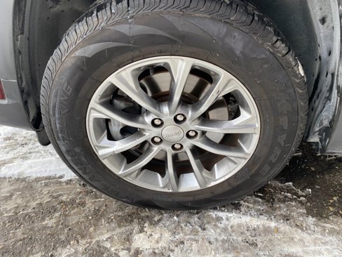 Used 2019 Jeep Cherokee Latitude Plus image 25