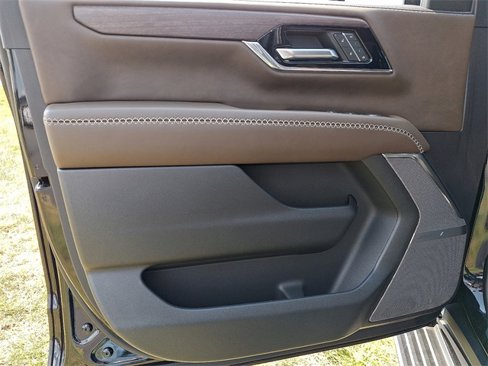 Used 2025 GMC Yukon XL Denali Ultimate image 12