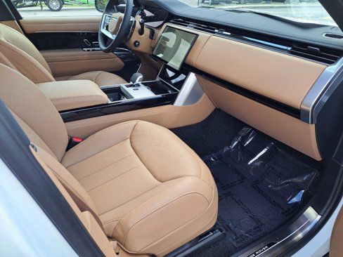 New 2025 Land Rover Range Rover SE image 3