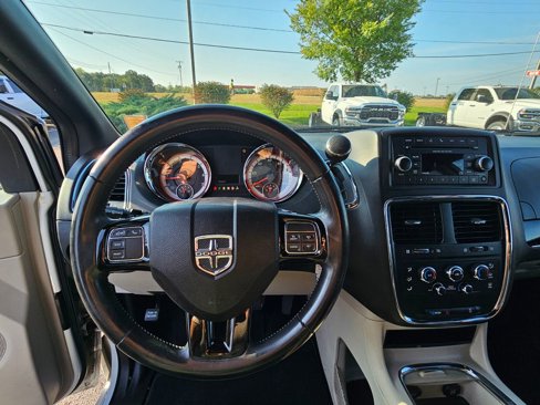 Used 2017 Dodge Grand Caravan SXT image 15