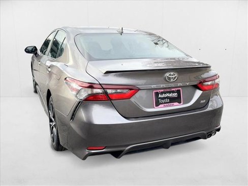 Used 2022 Toyota Camry SE image 5