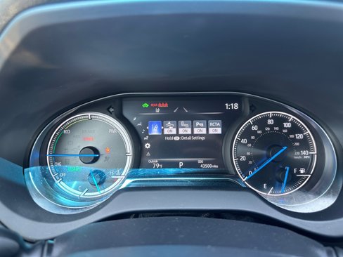 Used 2021 Toyota Venza XLE image 24