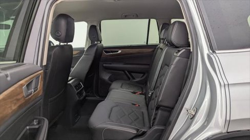 Used 2025 Volkswagen Atlas SE image 17