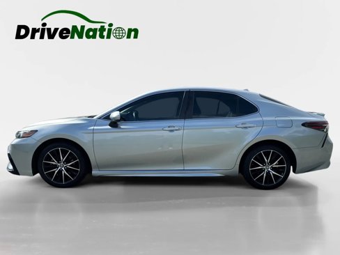 Used 2021 Toyota Camry SE image 8