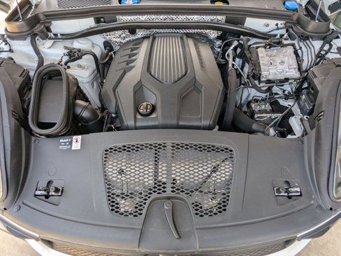 Certified 2025 Porsche Macan image 28