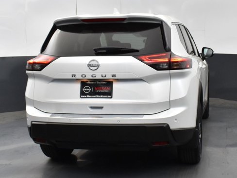 New 2026 Nissan Rogue SV image 7