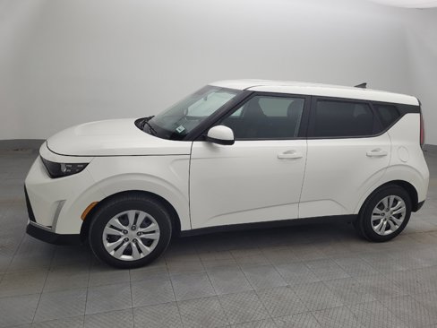 Used 2023 Kia Soul LX image 2