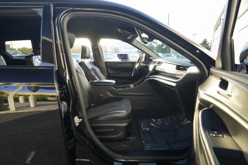 Used 2023 Jeep Grand Cherokee L Laredo image 19