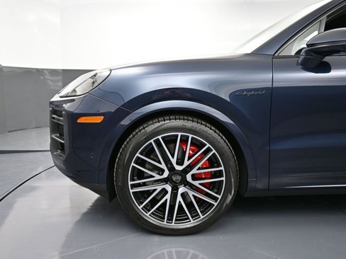 New 2025 Porsche Cayenne Turbo image 12