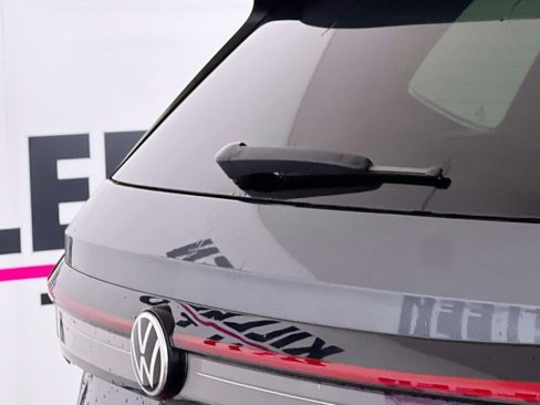 Used 2025 Volkswagen Taos SEL image 26