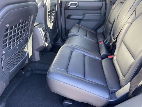 New 2025 Ford Bronco Badlands image 9