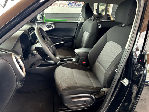 Used 2022 Kia Soul LX image 22