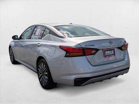 Used 2024 Nissan Altima 2.5 SV image 8