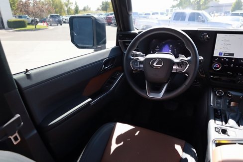 Used 2025 Lexus GX 550 w/ Accessory Package (Z1) image 21