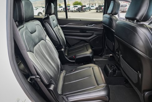 Used 2024 Jeep Grand Cherokee L Limited w/ Luxury Tech Group II image 32