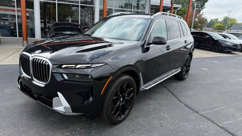 Used 2025 BMW X7 xDrive40i image 3