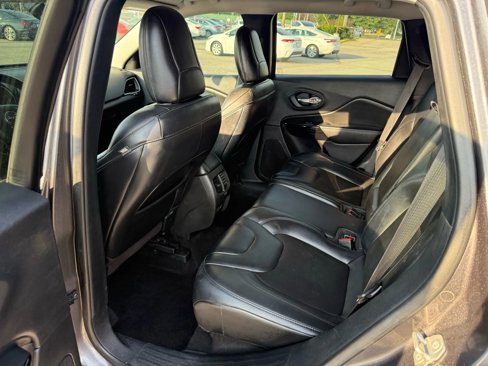 Used 2021 Jeep Cherokee Latitude Plus image 10