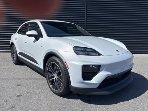 Certified 2025 Porsche Macan Electric image 7