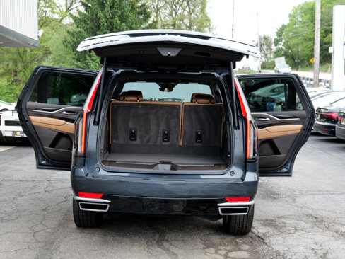 Used 2022 Cadillac Escalade Premium Luxury image 61