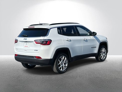 Used 2023 Jeep Compass Latitude image 5