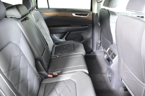 Used 2025 Volkswagen Atlas SE image 26