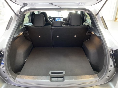 Used 2025 Nissan Kicks SV image 28