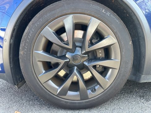 Used 2022 Tesla Model X image 25