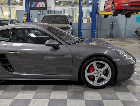 Used 2018 Porsche 718 Cayman S w/ Sport Chrono Package image 5