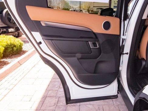 New 2025 Land Rover Discovery Metropolitan Edition image 45