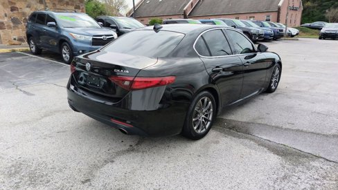 Used 2017 Alfa Romeo Giulia image 5