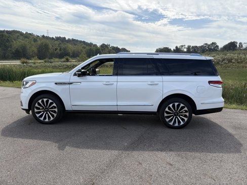 Used 2024 Lincoln Navigator L Reserve image 2