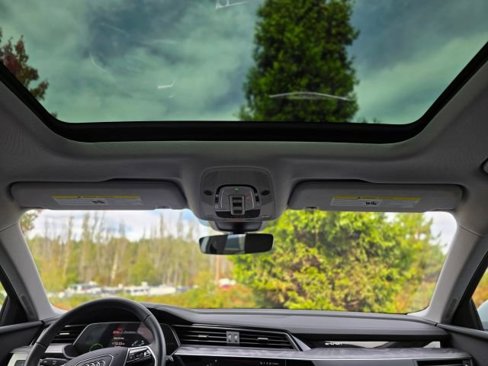 Used 2022 Audi e-tron Premium w/ Convenience Plus Package image 23