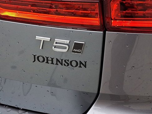 Used 2019 Volvo XC60 T5 Momentum w/ Multimedia Package image 30