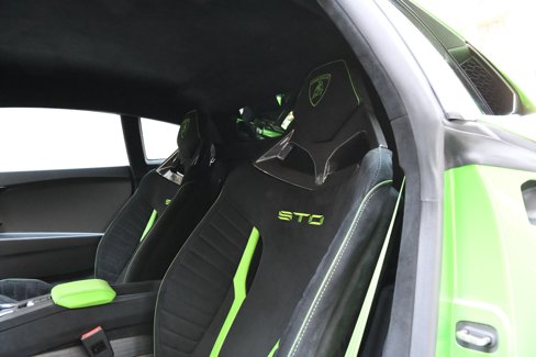 Used 2022 Lamborghini Huracan STO image 11