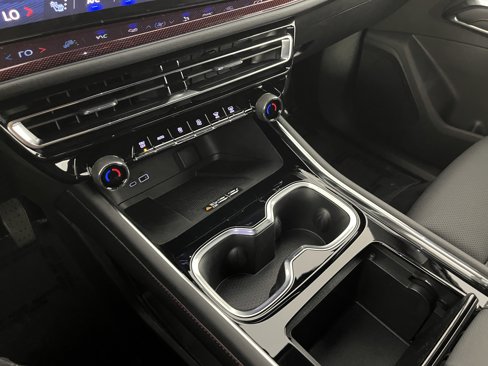 New 2026 Chevrolet Traverse Z71 w/ LPO, Floor Liner Package image 20