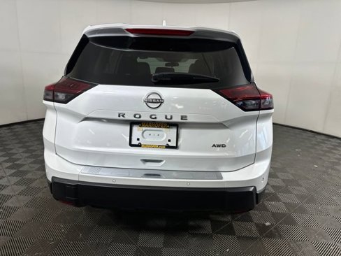 Certified 2025 Nissan Rogue SV image 4