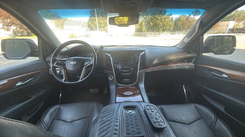 Used 2015 Cadillac Escalade Luxury image 18