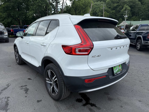 Used 2023 Volvo XC40 B5 Plus image 8