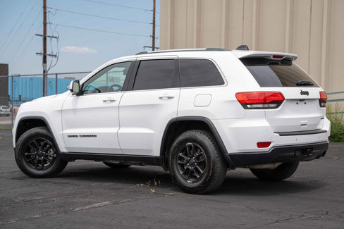 Used 2018 Jeep Grand Cherokee Laredo image 3