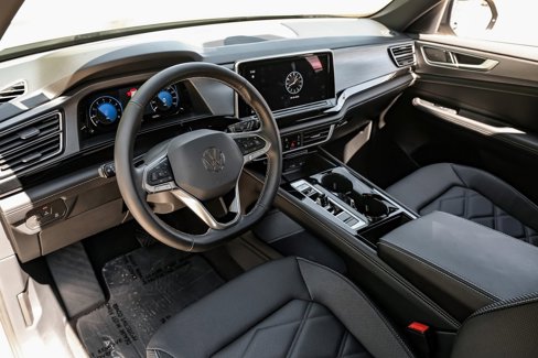 Used 2024 Volkswagen Atlas Cross Sport SE w/ Panoramic Sunroof Package image 2