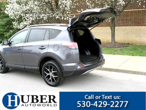 Used 2018 Toyota RAV4 SE image 4