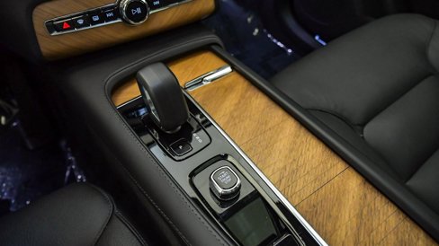 Certified 2025 Volvo XC90 B6 Plus image 24