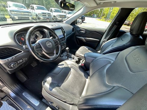 Used 2019 Jeep Cherokee Limited image 2