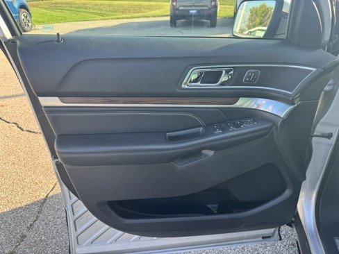 Used 2017 Ford Explorer Limited w/ Equipment Group 301A image 11