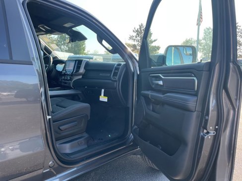 New 2026 RAM 1500 4x4 Crew Cab image 33