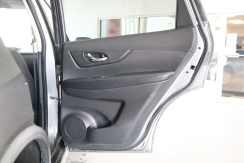Used 2018 Nissan Rogue SV w/ Premium Package image 21