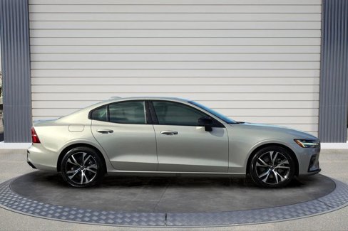 Used 2024 Volvo S60 B5 Core image 8