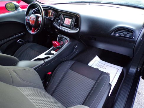 Used 2016 Dodge Challenger SXT image 19