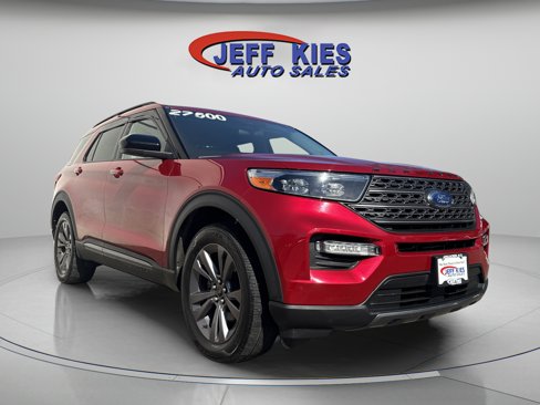 Used 2022 Ford Explorer XLT w/ Equipment Group 202A image 2