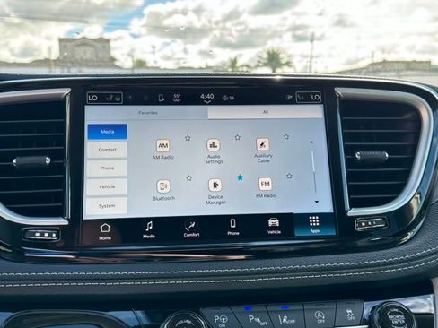 New 2024 Chrysler Pacifica Touring-L image 19